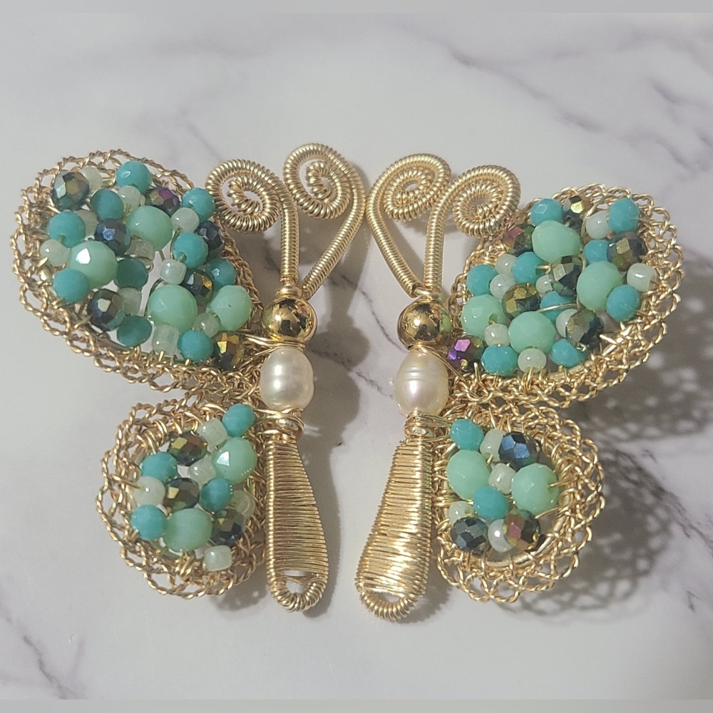 Earrings in wiring technique